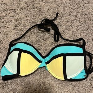 Xhilaration triangl greens swimsuit bikini top
